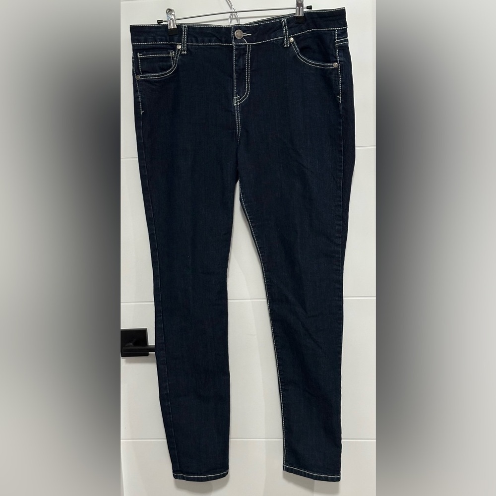 London: Women's Low Rise Skinny Fit Jeans- Size 15